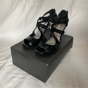 TAHARI Black Patent Back Zipper Strappy Dress Heels Sandals Shoes Womens Size 8